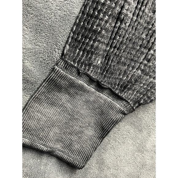 We The Free Top Woman’s XS Gray Oversized Waffle Knit V-Neck Slouchy Boho - Picture 9 of 10